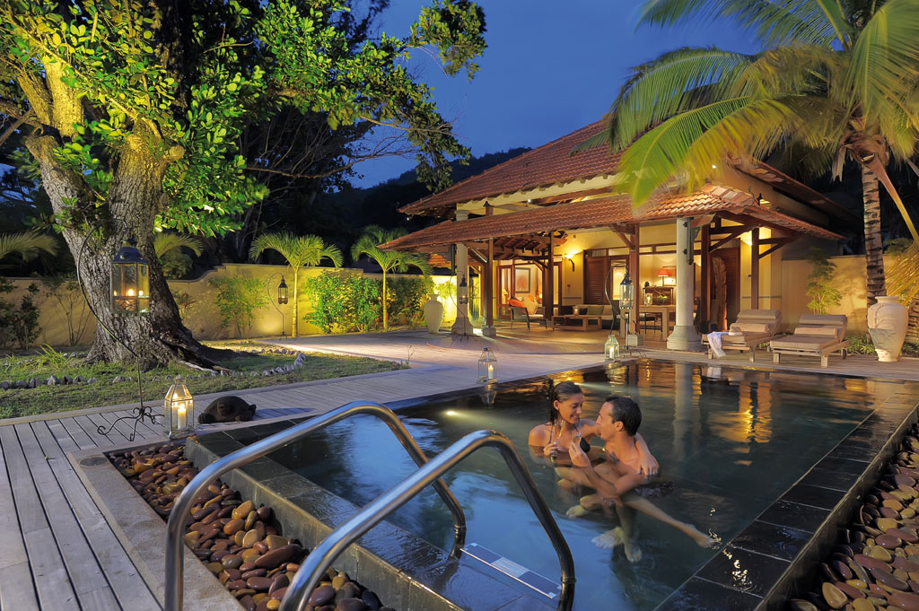 Beach villa pool © Beachcomber