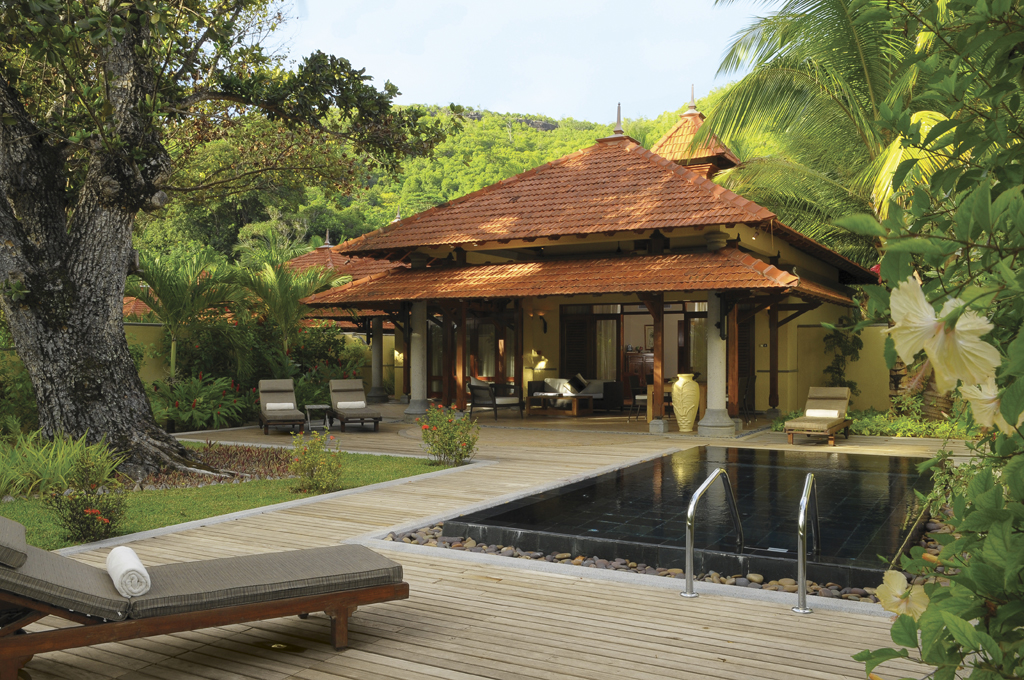 Beach villa pool © Beachcomber