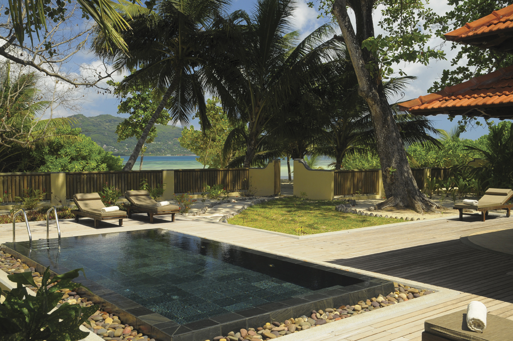 Beach villa pool © Beachcomber