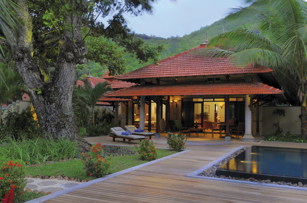 Beach villa pool © Beachcomber