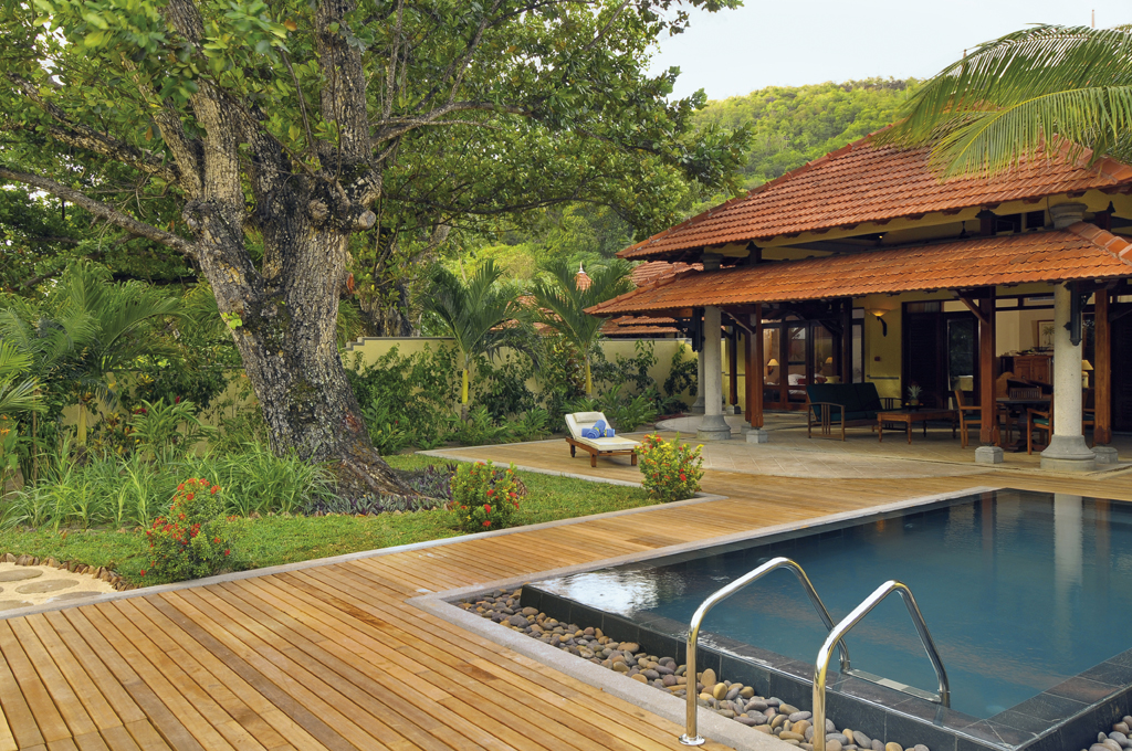 Beach villa pool © Beachcomber