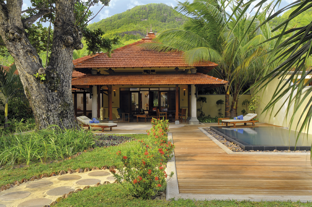 Beach villa pool © Beachcomber
